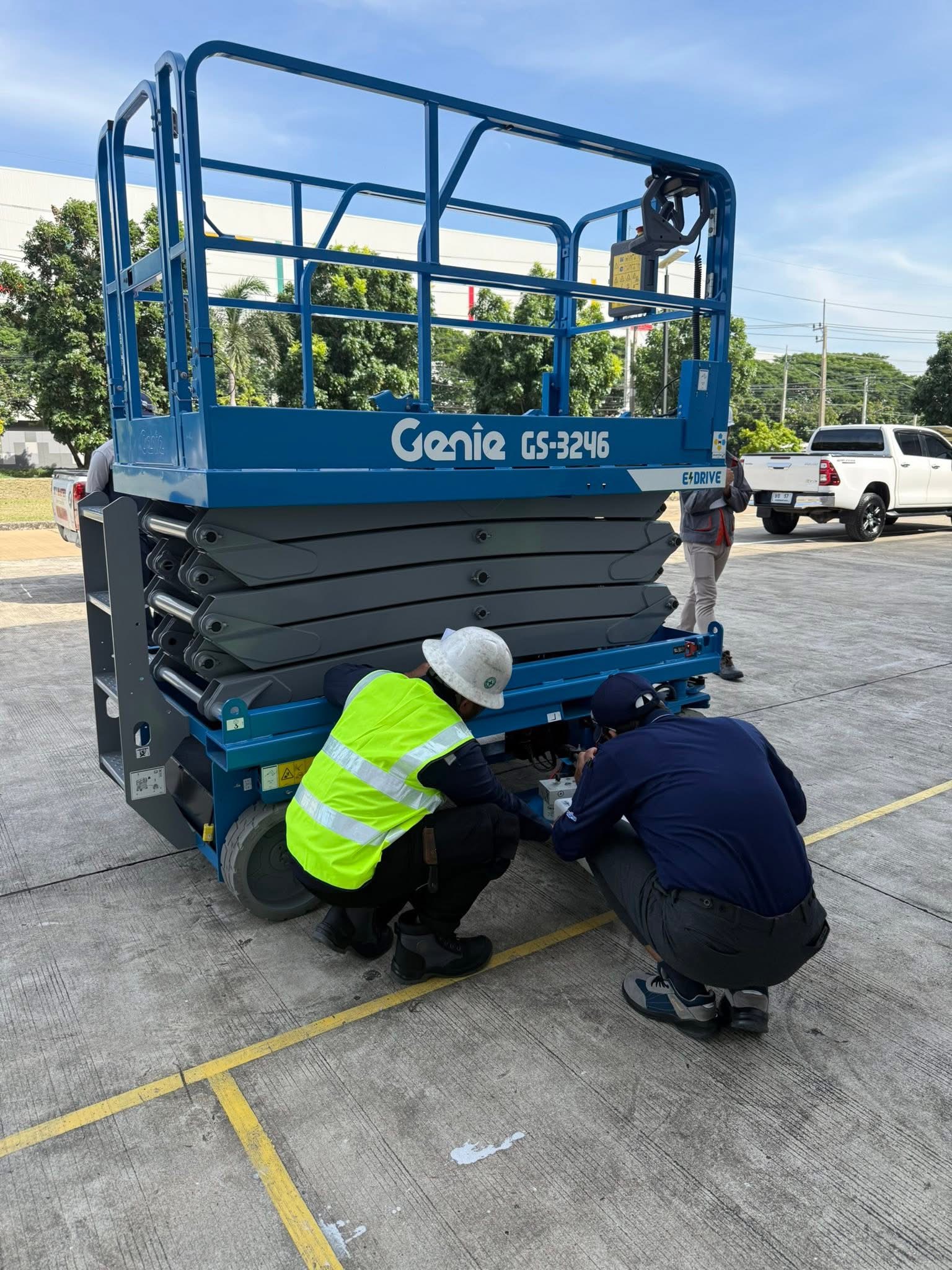 นั่งร้านไฟฟ้า