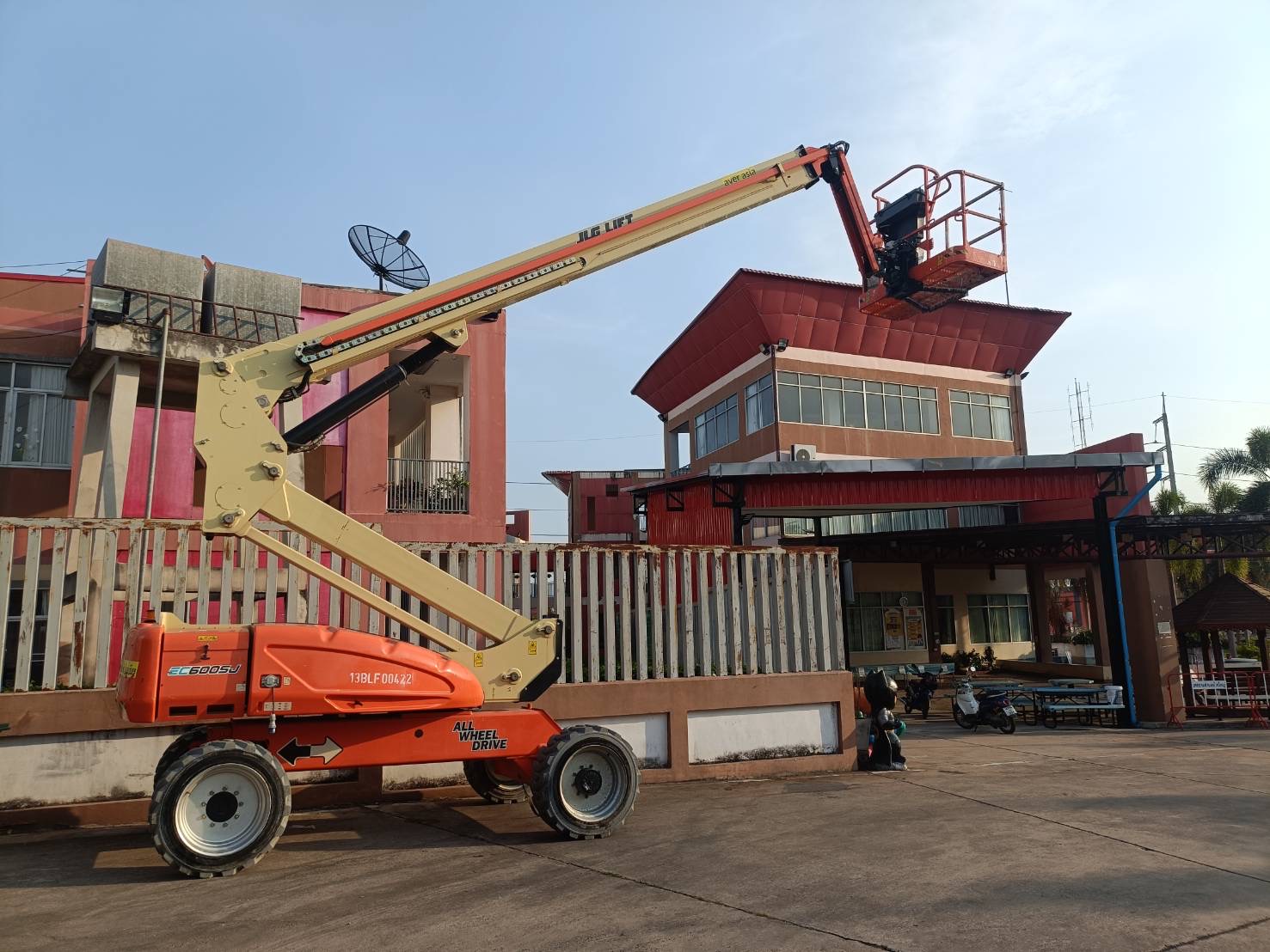 รถกระเช้าสำหรับงานไฟฟ้า