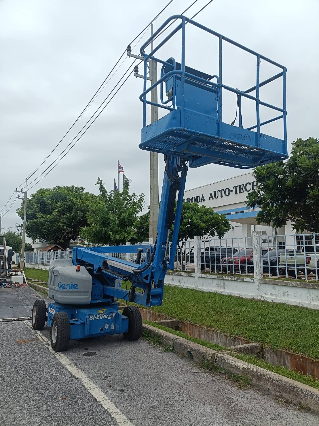 รถกระเช้า 4 ล้อ รถกระเช้า 4 ล้อ