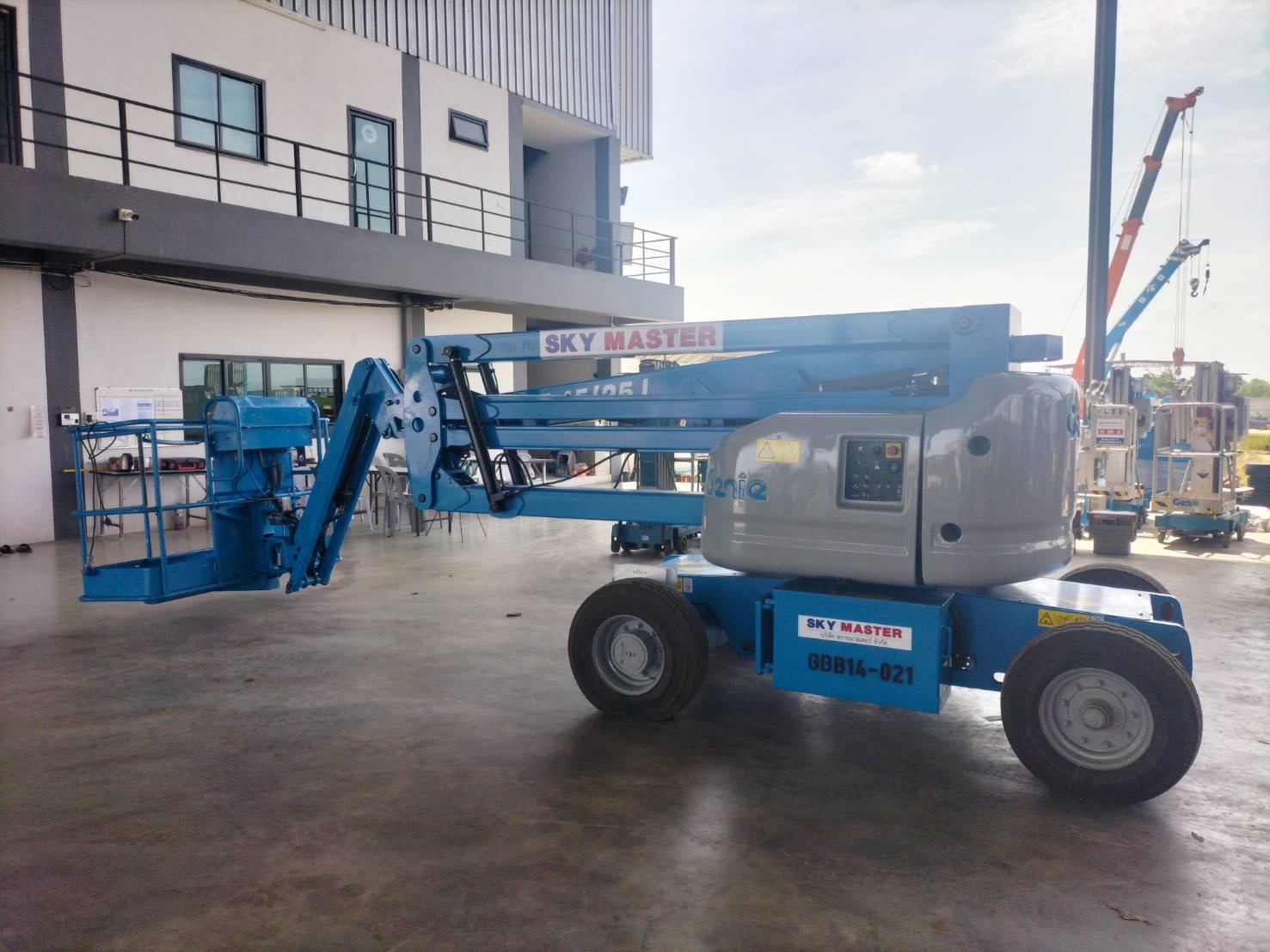 ซื้อรถกระเช้า มือสอง? ซื้อรถกระเช้า มือสอง?