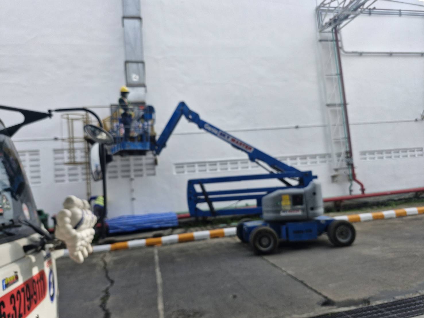 รถกระเช้า 4 ล้อ รถกระเช้า 4 ล้อ