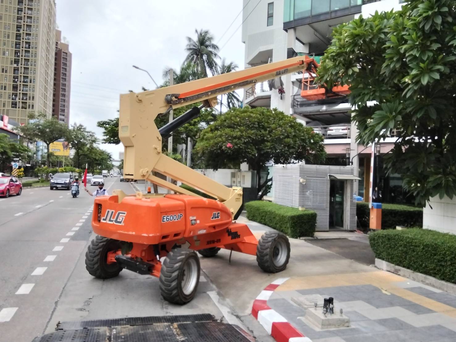 ราคา รถกระเช้าไฟฟ้า 4 ล้อมือสอง