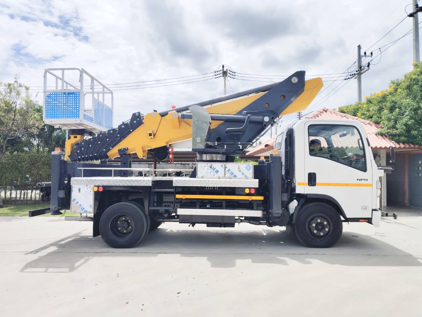 รถกระเช้ามือสอง ราคา