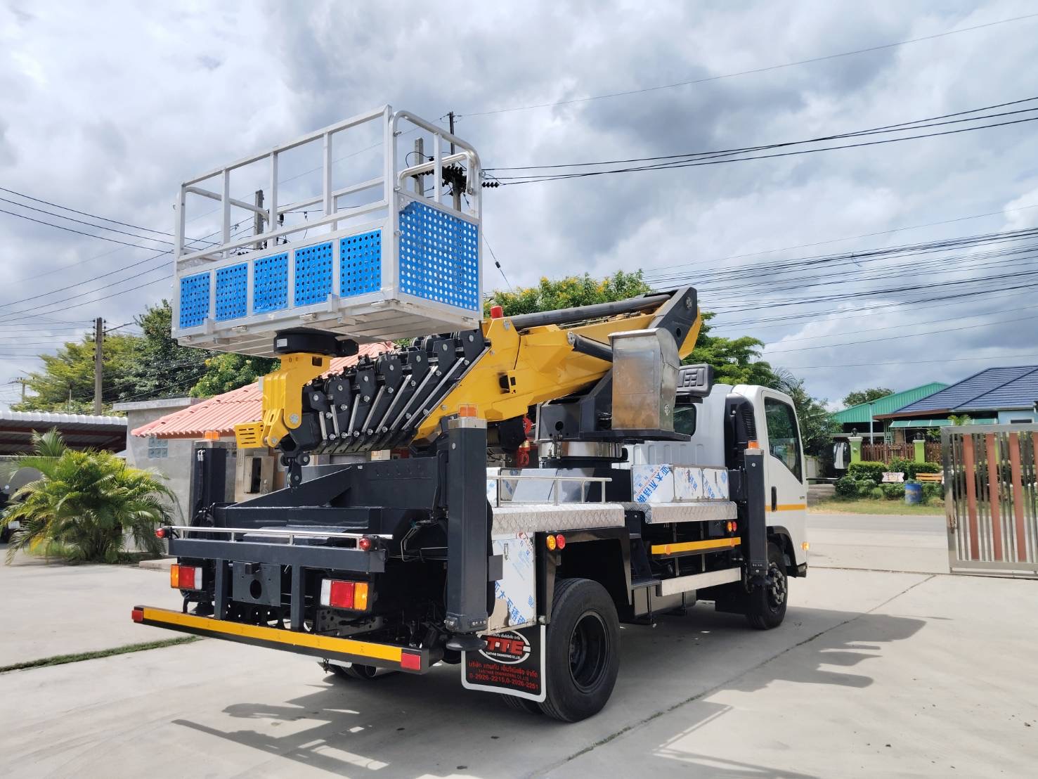 ราคารถกระเช้าไฟฟ้า 6 ล้อ