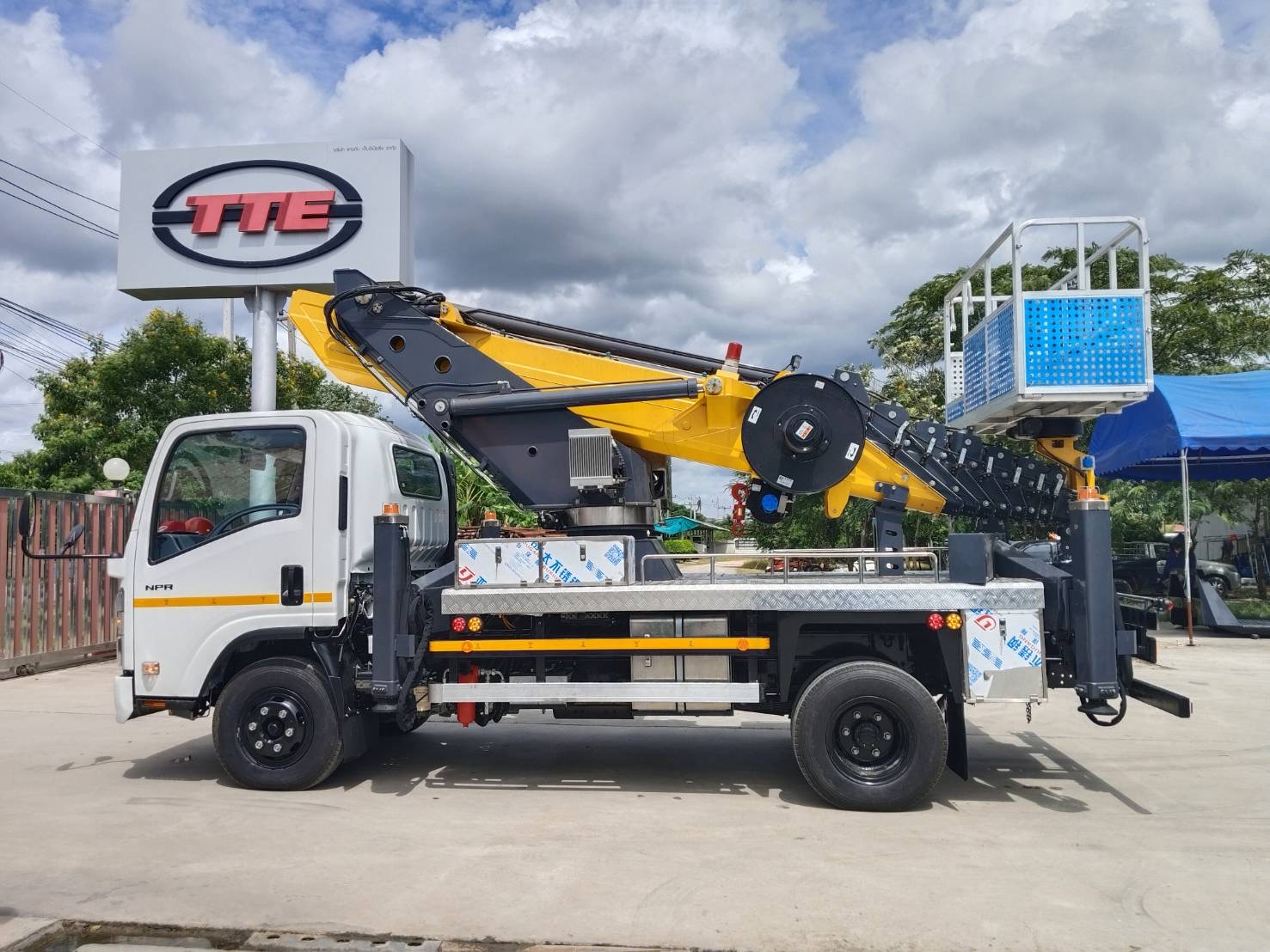 ราคารถกระเช้าไฟฟ้า 6 ล้อ