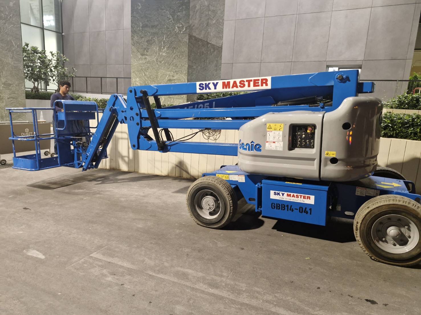 รถกระเช้าไฟฟ้า 4 ล้อมือสอง