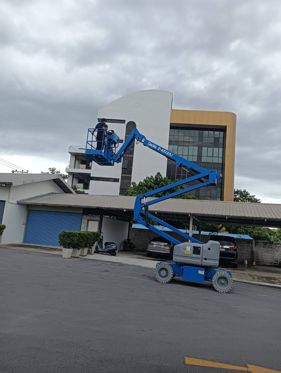 กระเช้าซ่อมไฟ