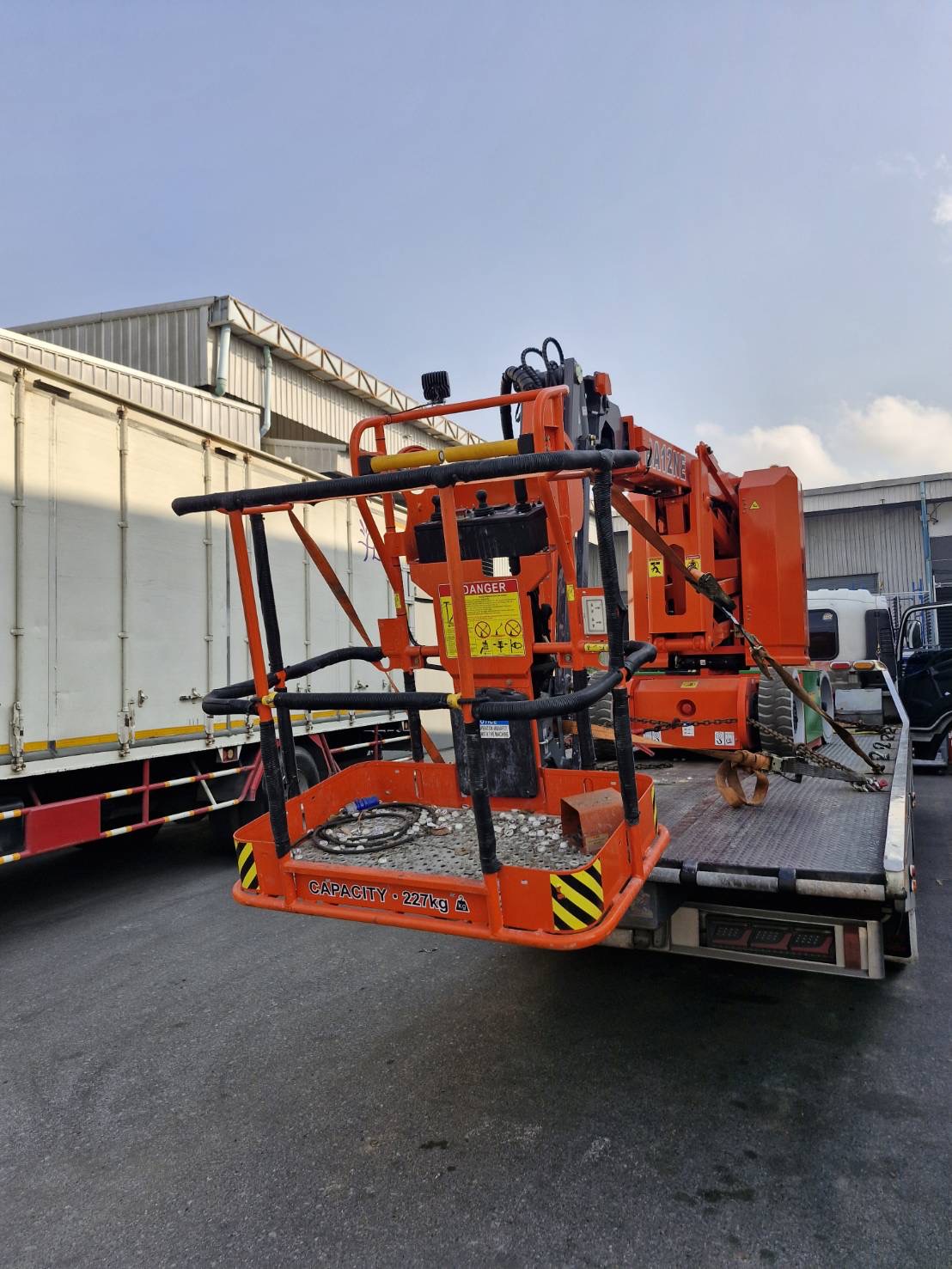 เช่ารถกระเช้าเพื่อซ่อมบำรุง