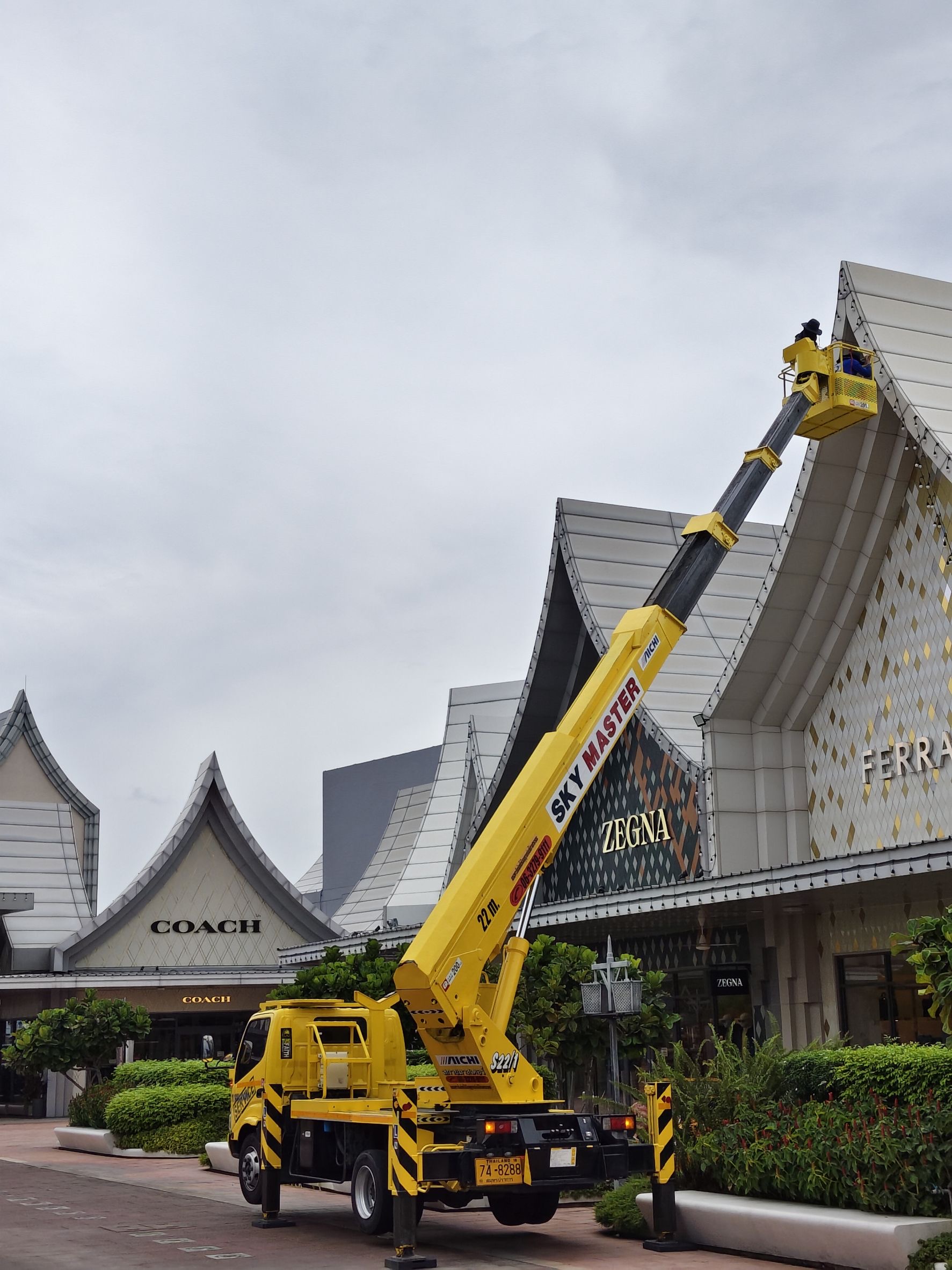 รถกระเช้าสำหรับงานทำความสะอาด